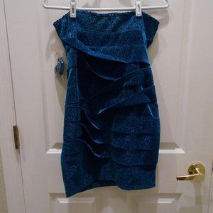 twenty one shiny short dress size M/M prom formal fancy slinky idk?